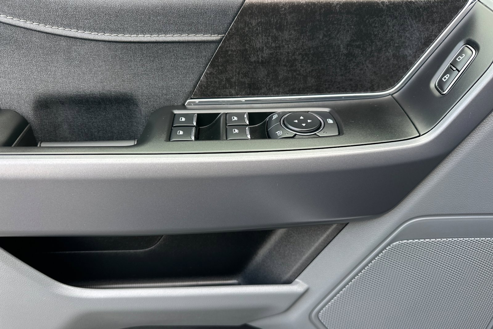 New 2025 Ford F150 Lightning XLT image 11