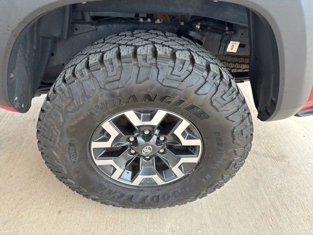 Used 2020 Toyota Tacoma TRD Off-Road w/ Technology Package image 5