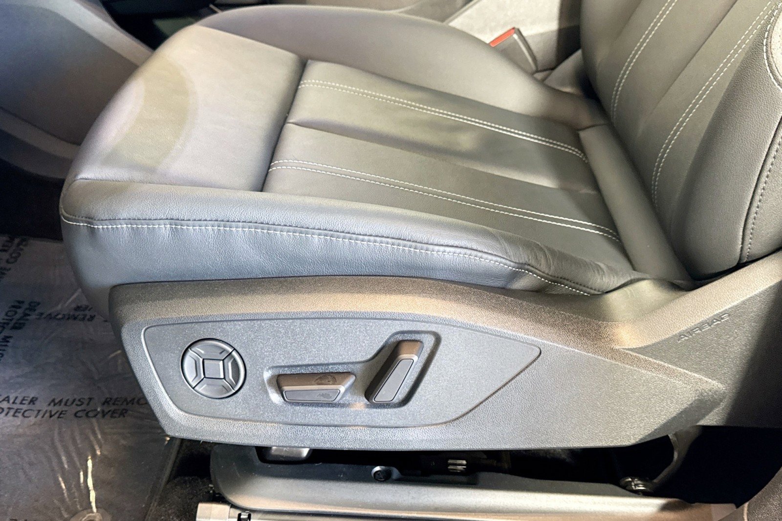 Used 2025 Audi Q4 e-tron Premium w/ Convenience Package image 18