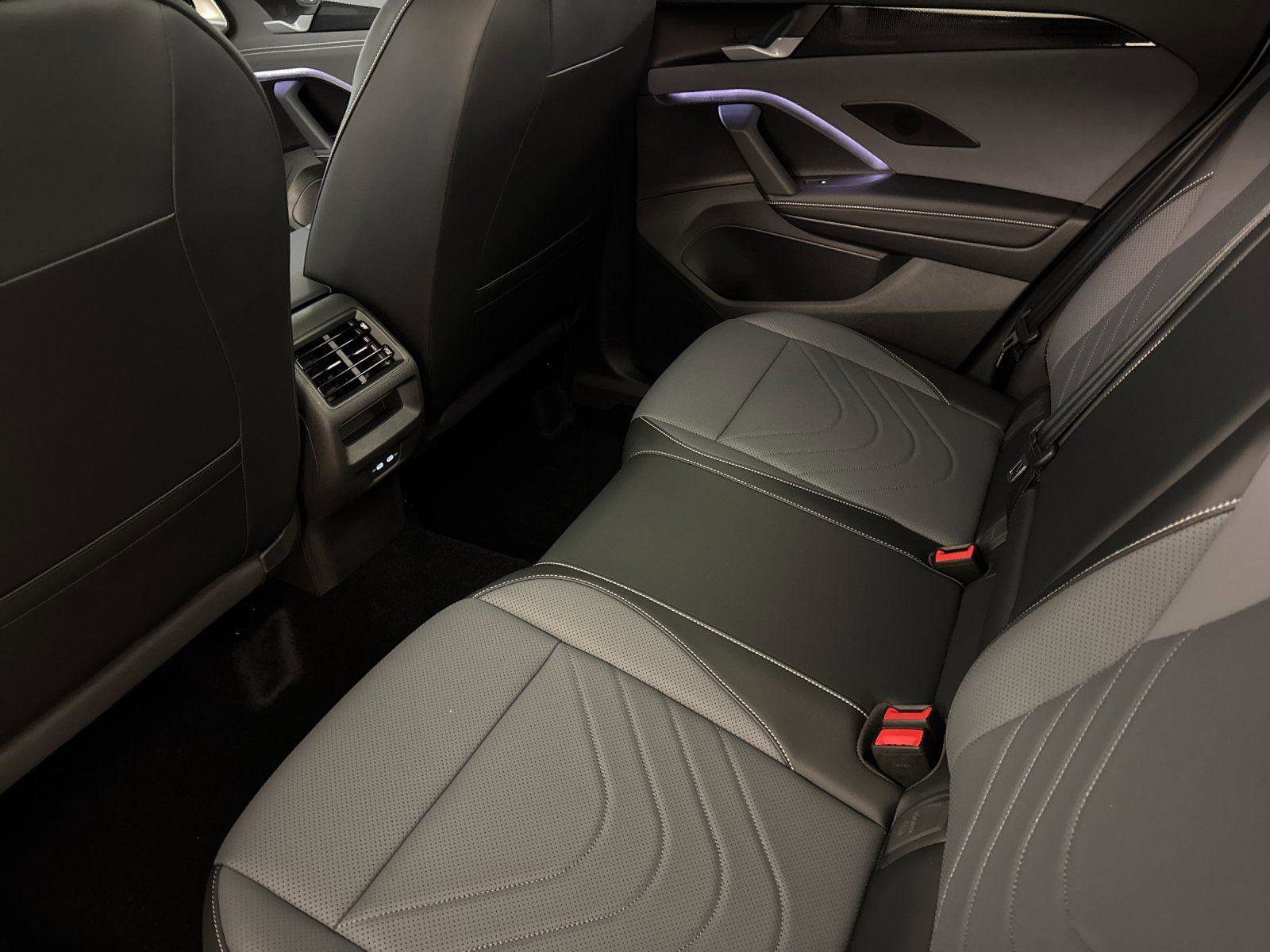 New 2026 Volkswagen Tiguan SE R-Line image 11