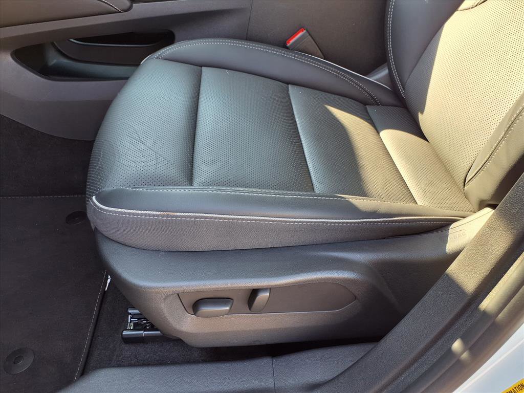 Used 2023 Buick Envision Essence image 25
