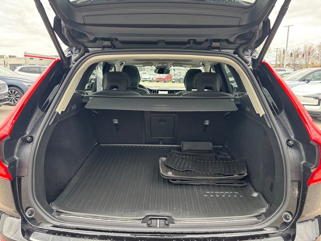 Used 2024 Volvo XC60 B5 Plus w/ Climate Package AWD/4WD image 24