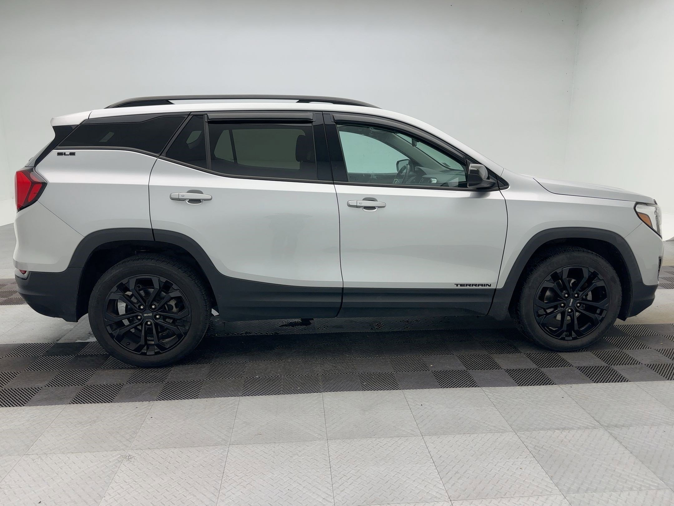 Used 2020 GMC Terrain SLE w/ Driver Convenience Package image 8