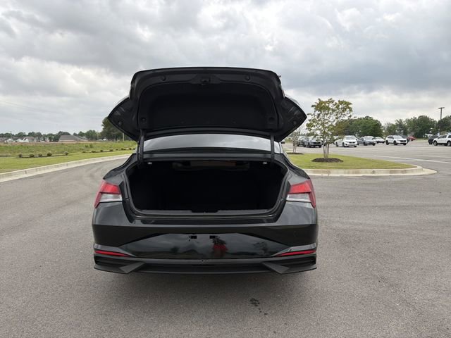 Used 2021 Hyundai Elantra SE FWD image 17