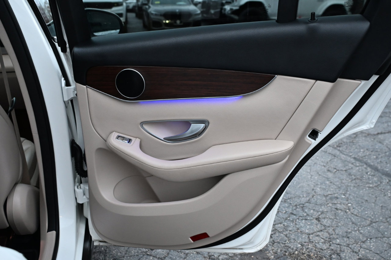 Used 2022 Mercedes-Benz GLC 300 4MATIC image 34