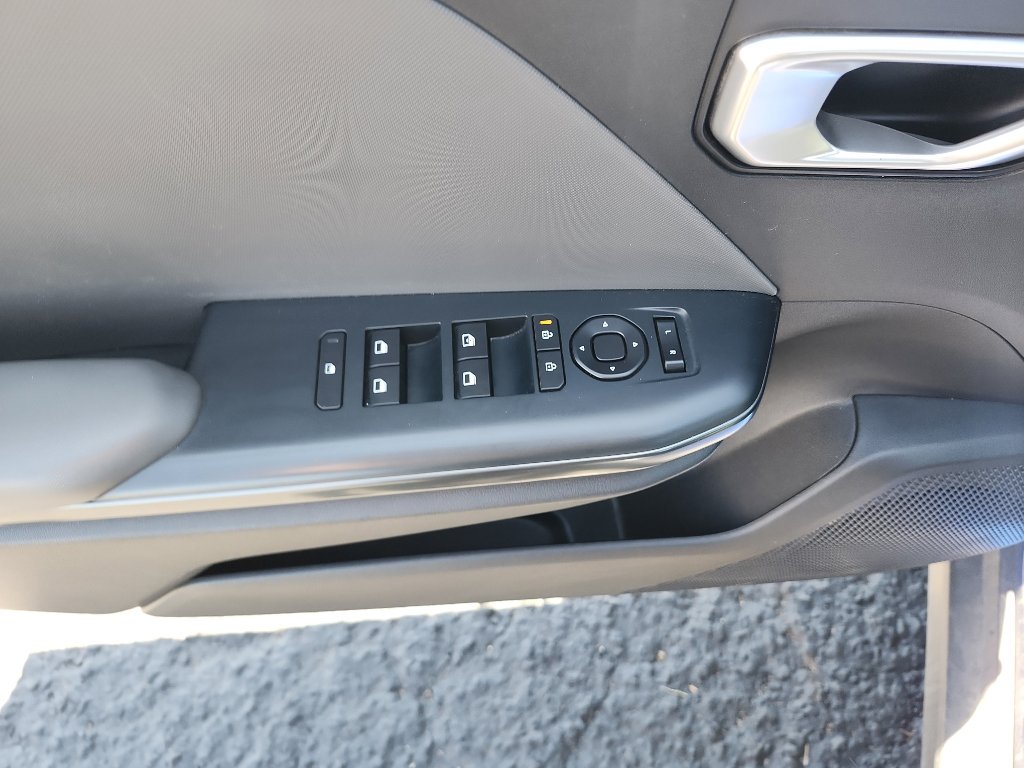 Used 2025 Kia K4 FWD image 16