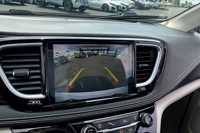 Used 2023 Chrysler Pacifica Limited image 13