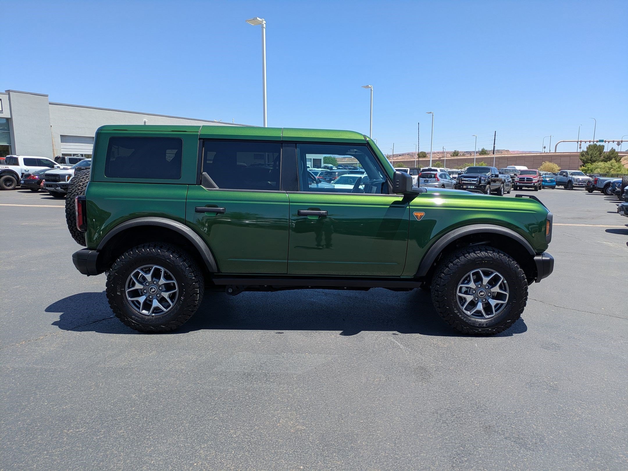 Certified 2025 Ford Bronco Badlands AWD/4WD image 3