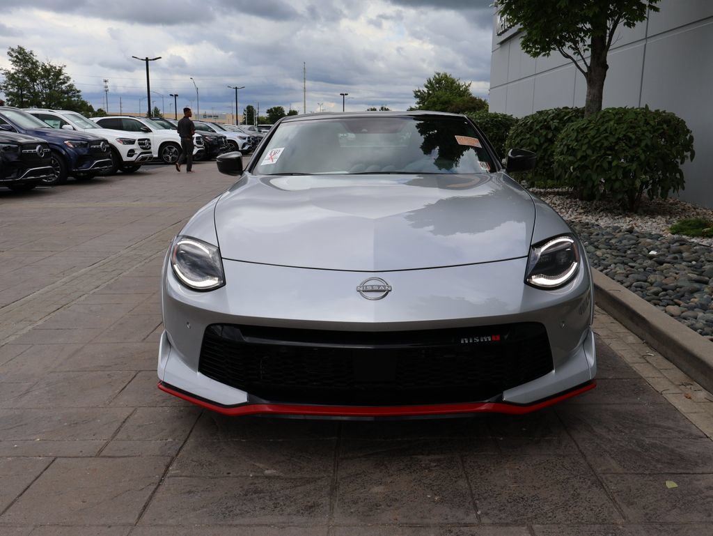 Used 2025 Nissan Z NISMO w/ Floor Mat Package RWD image 4