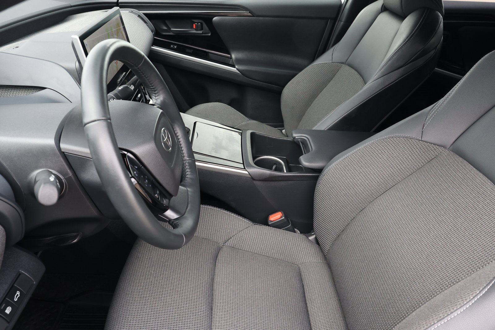 Used 2025 Toyota bZ4X AWD image 15