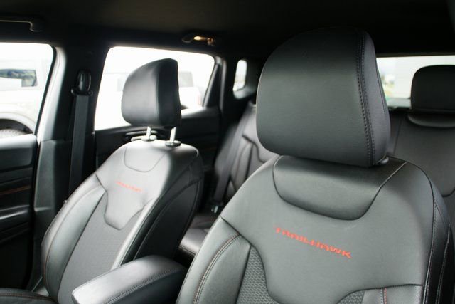 Used 2025 Jeep Compass Trailhawk image 16