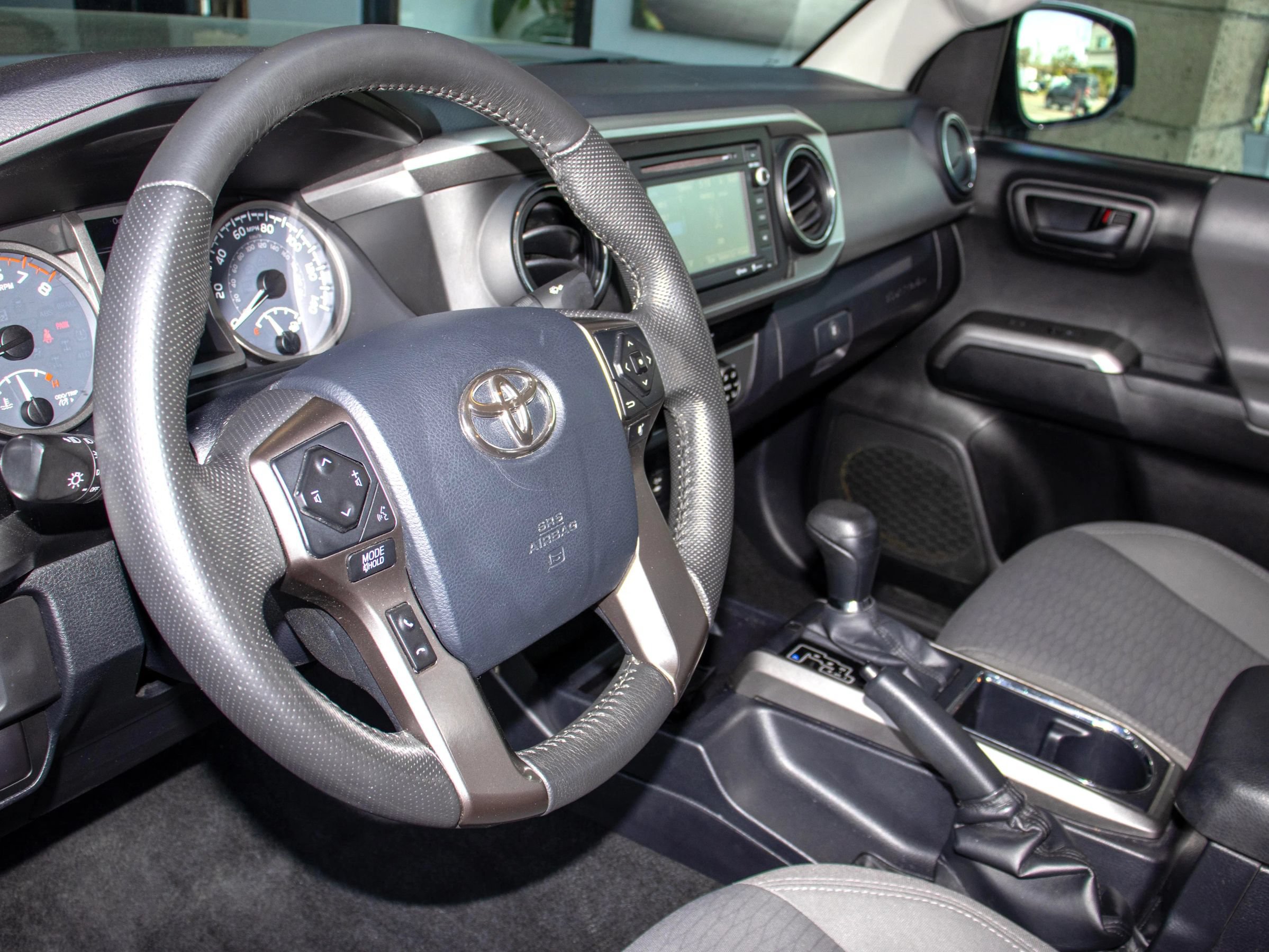 Used 2017 Toyota Tacoma SR5 w/ Tow Package RWD image 15