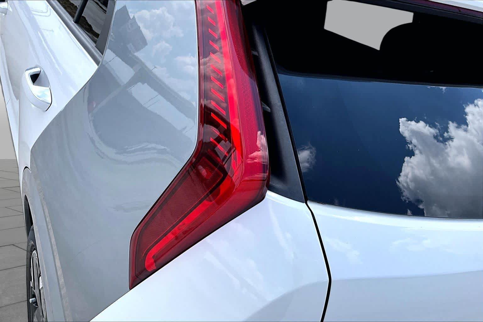 Certified 2023 Kia Niro Wave FWD image 26