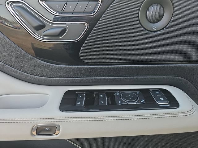 Used 2025 Lincoln Aviator Reserve w/ Illumination Package AWD/4WD image 26
