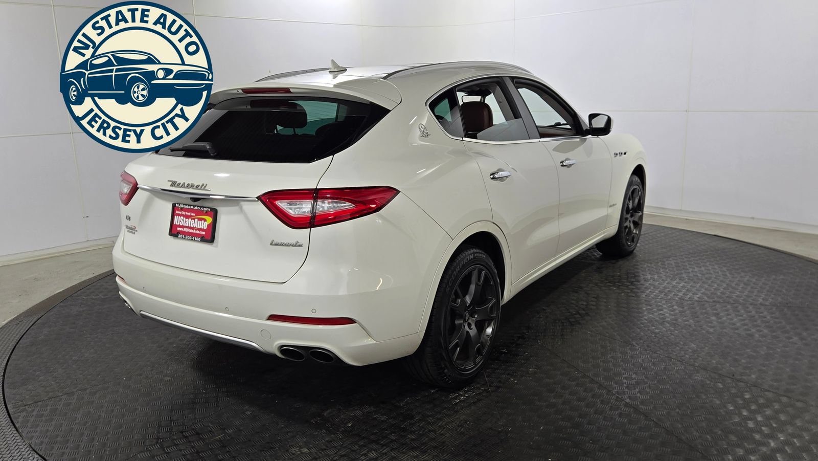 Used 2019 Maserati Levante GranLusso AWD/4WD image 7