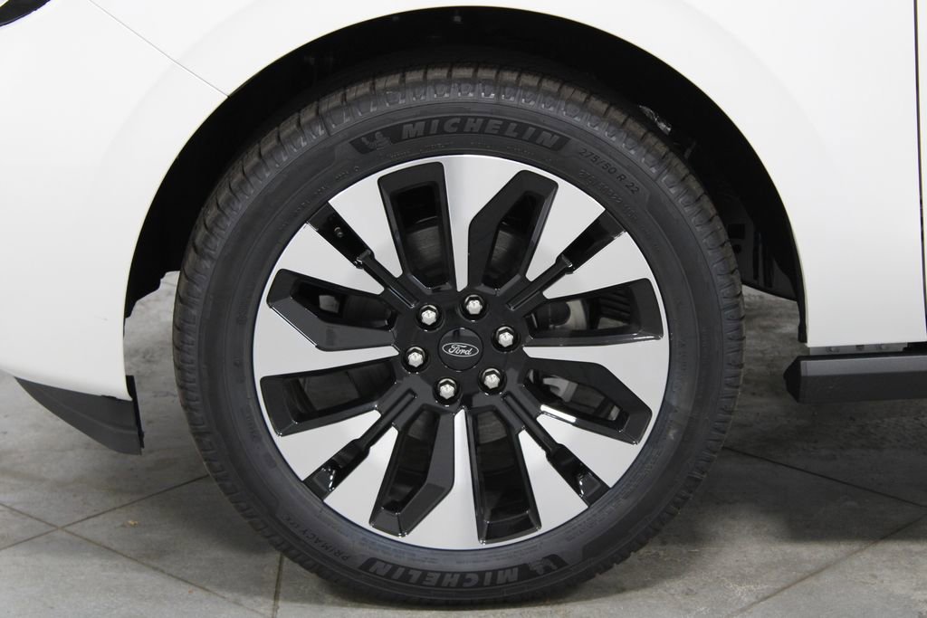 New 2026 Ford Expedition Platinum image 18