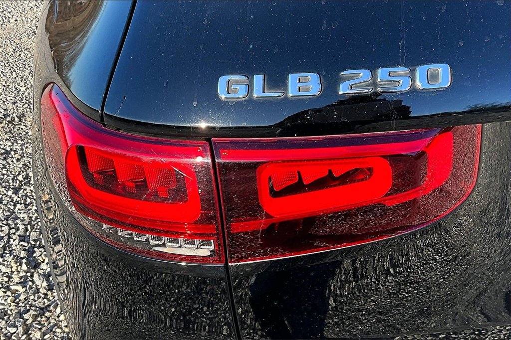 Used 2021 Mercedes-Benz GLB 250 4MATIC image 27
