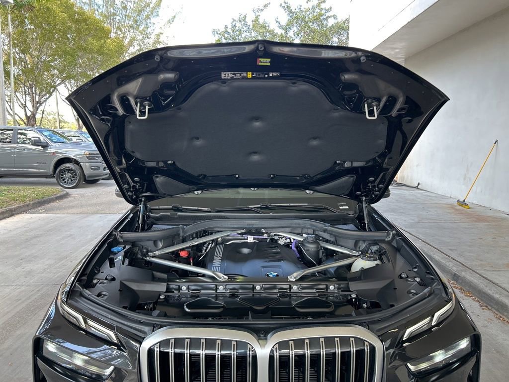 Used 2025 BMW X7 xDrive40i image 11
