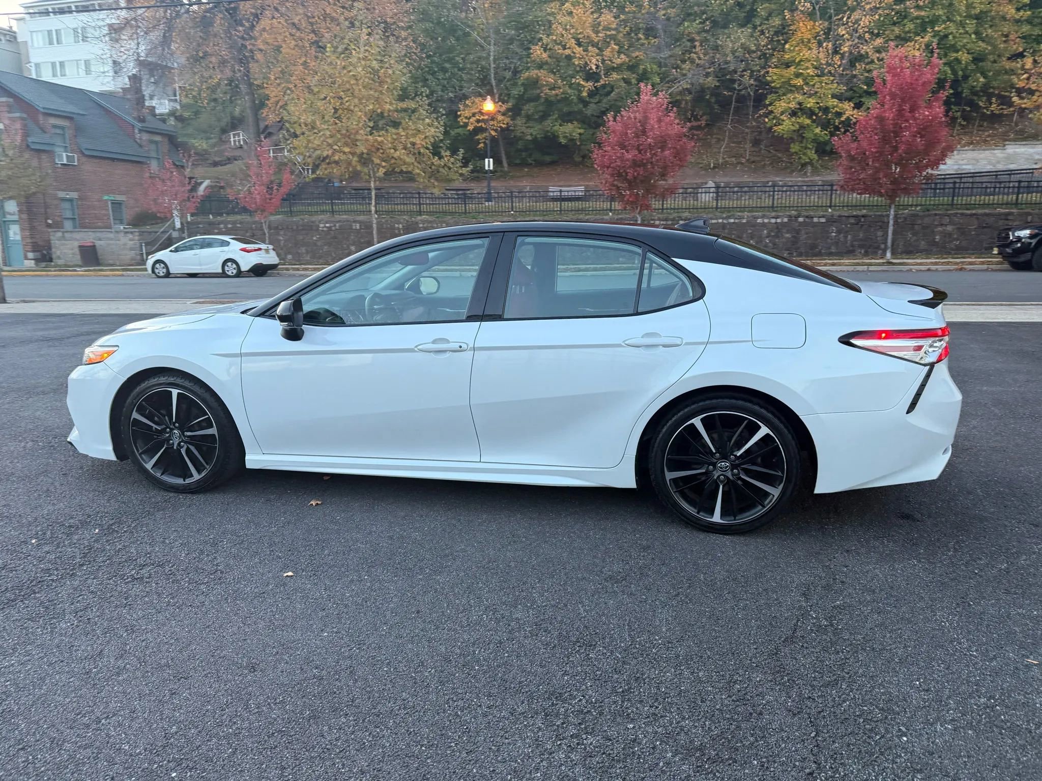 Used 2020 Toyota Camry XSE image 6