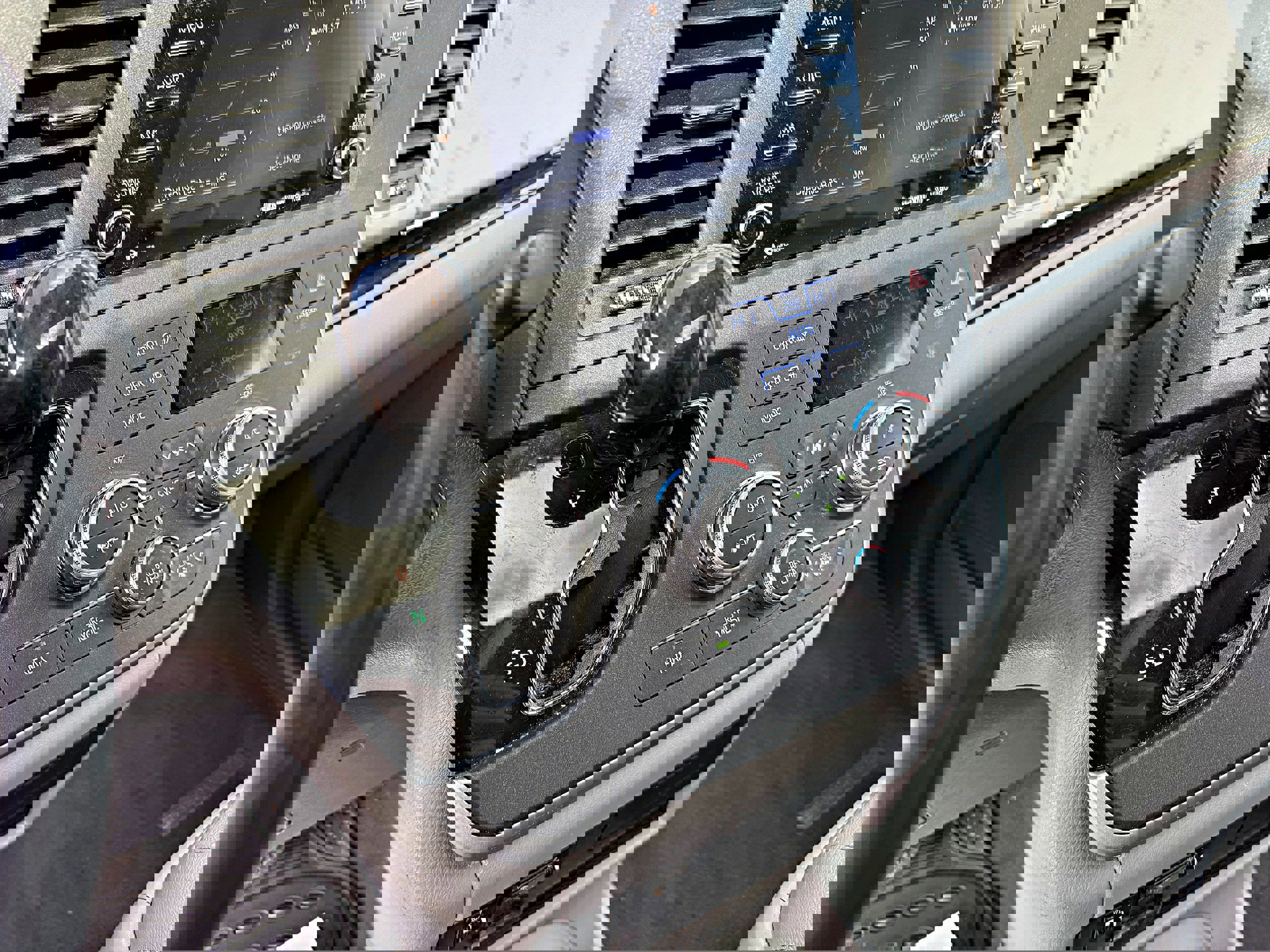 Used 2020 Toyota Sienna XLE w/ Carpet Mat Package image 17