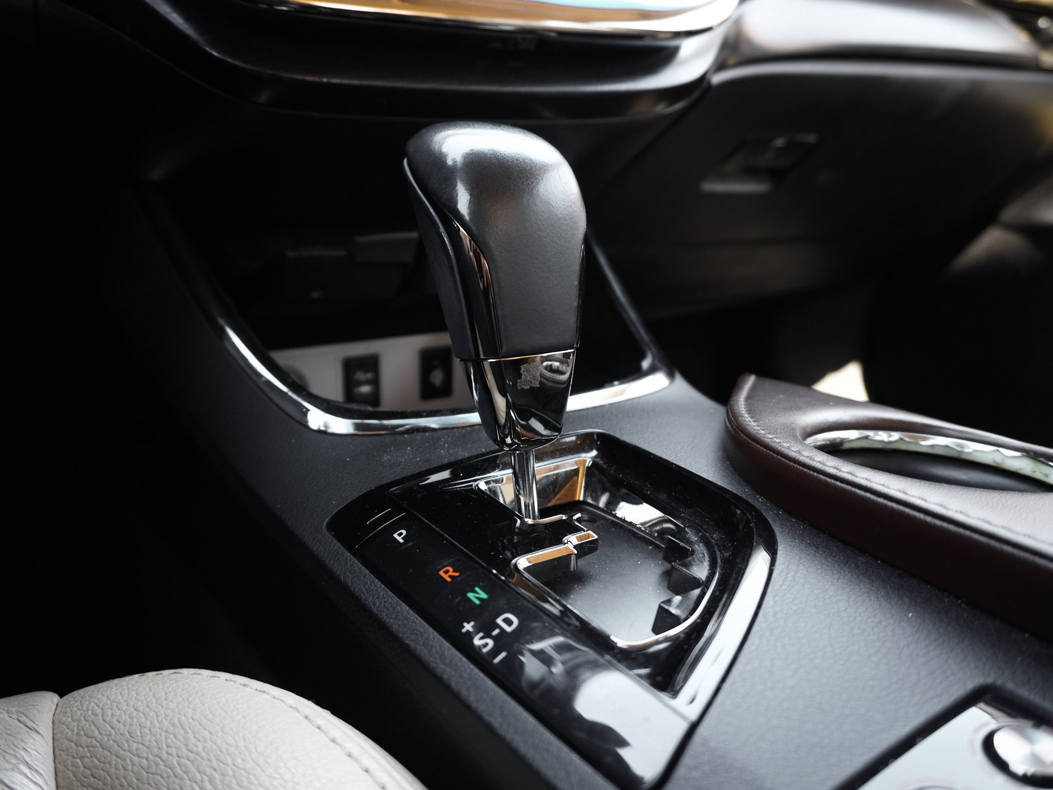 Used 2016 Toyota Avalon Touring image 25