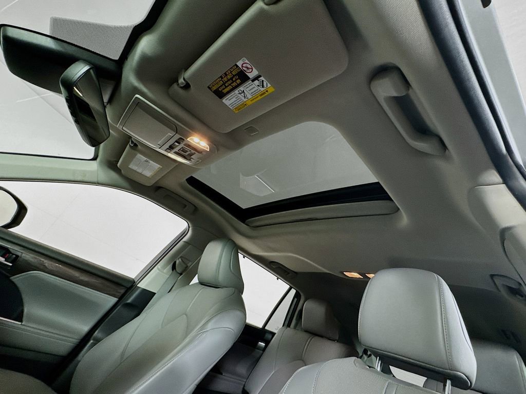 Certified 2022 Toyota Highlander Limited image 17