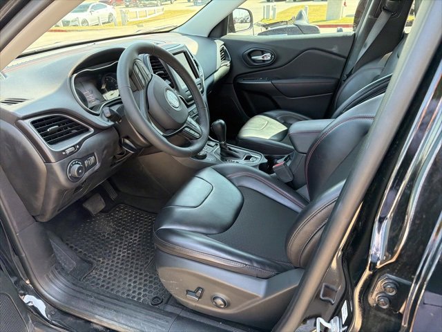 Used 2022 Jeep Cherokee Trailhawk image 6