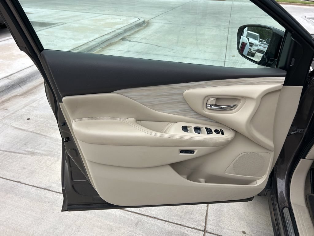 Used 2015 Nissan Murano Platinum w/ Platinum Technology Package FWD image 8