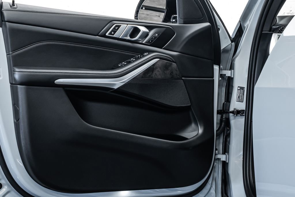 Used 2024 BMW X5 sDrive40i w/ M Sport Package image 18