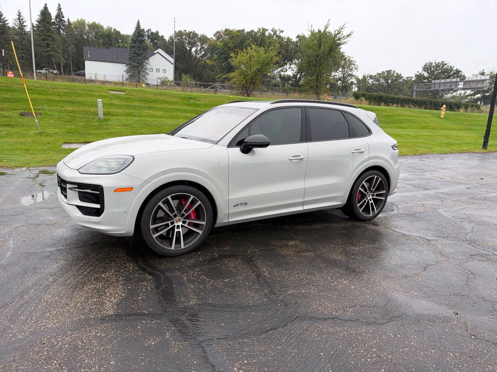 Used 2025 Porsche Cayenne GTS AWD/4WD image 1