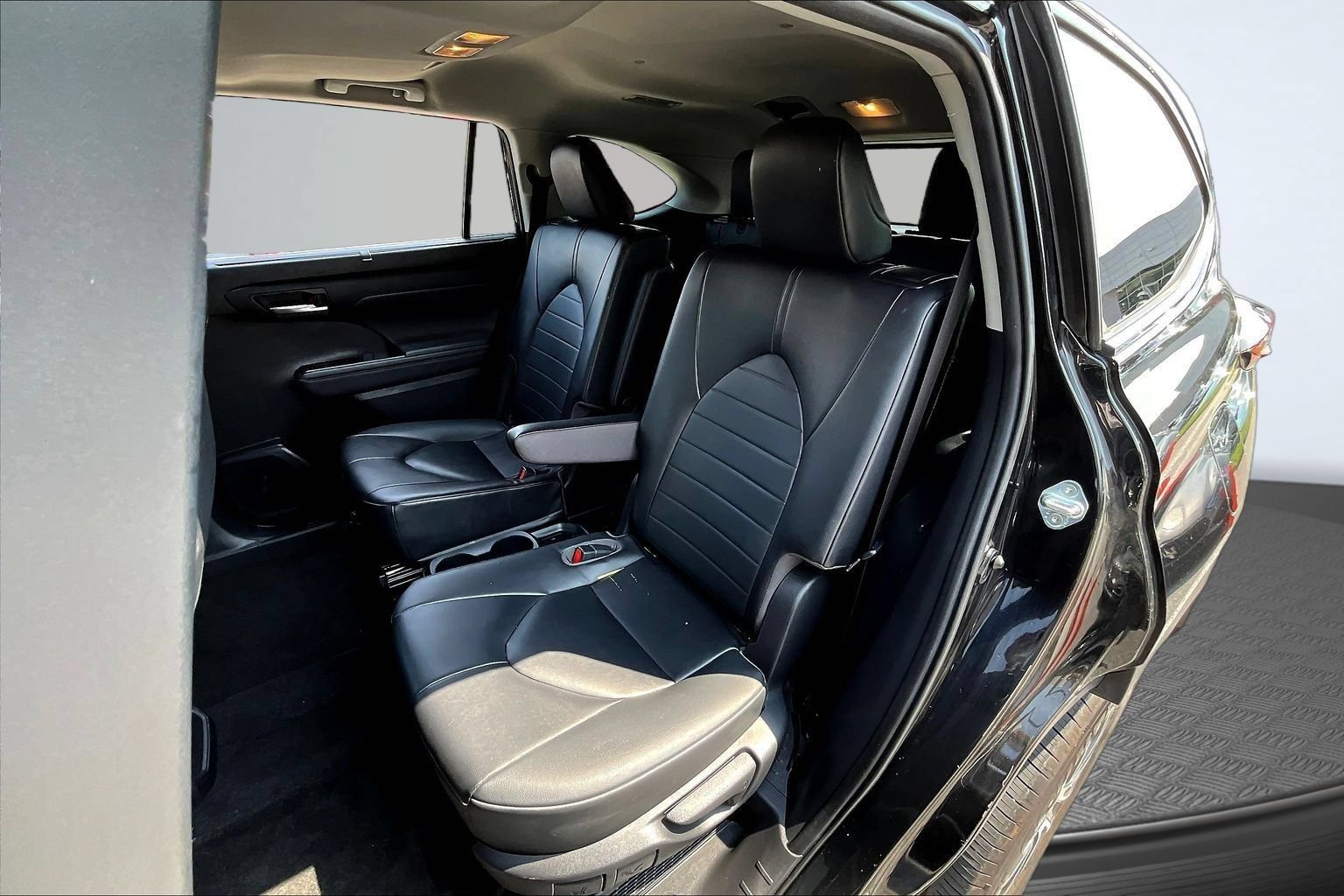 Used 2023 Toyota Highlander XLE FWD image 20