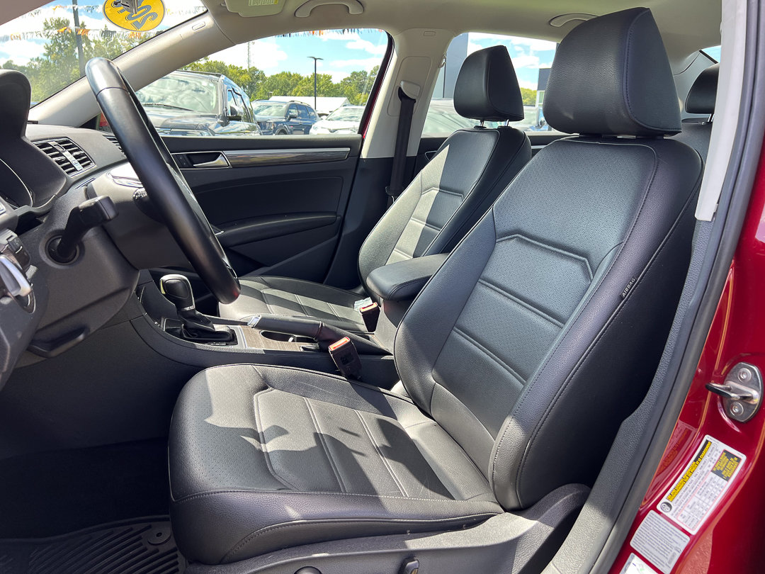 Used 2018 Volkswagen Passat 2.0T SE w/ SE Lighting Package FWD image 14