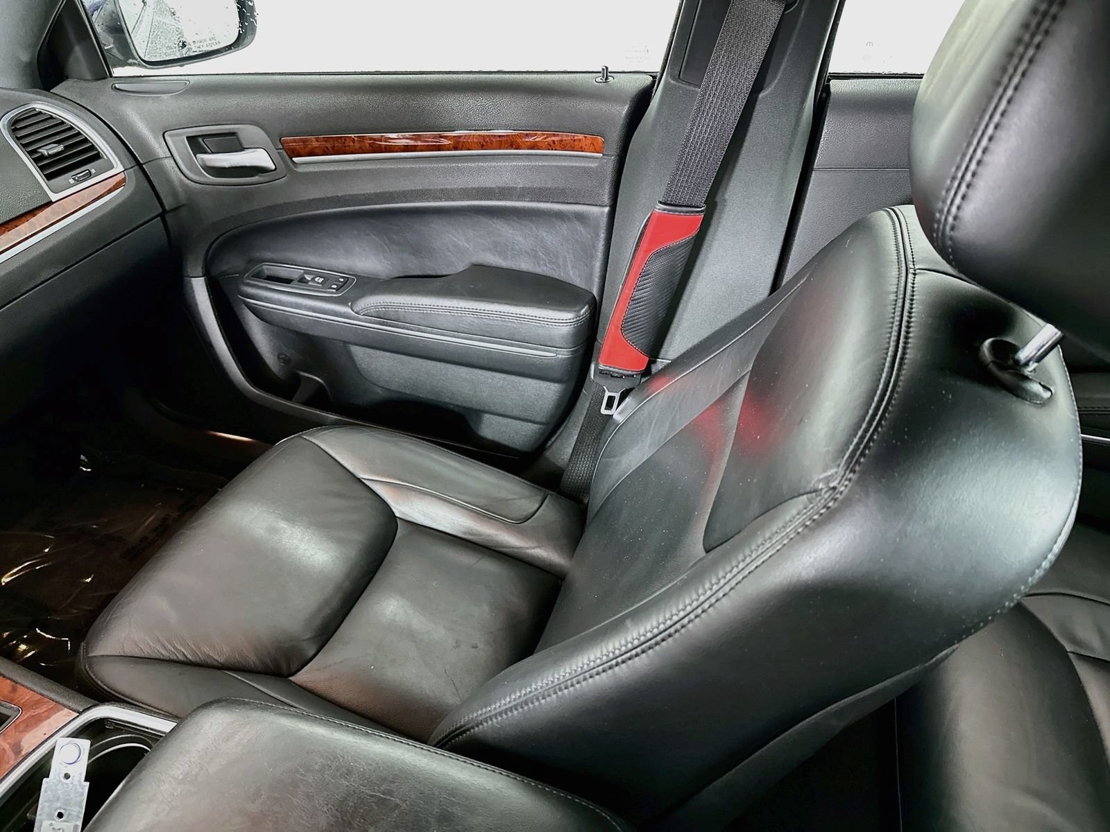 Used 2013 Chrysler 300 RWD image 22