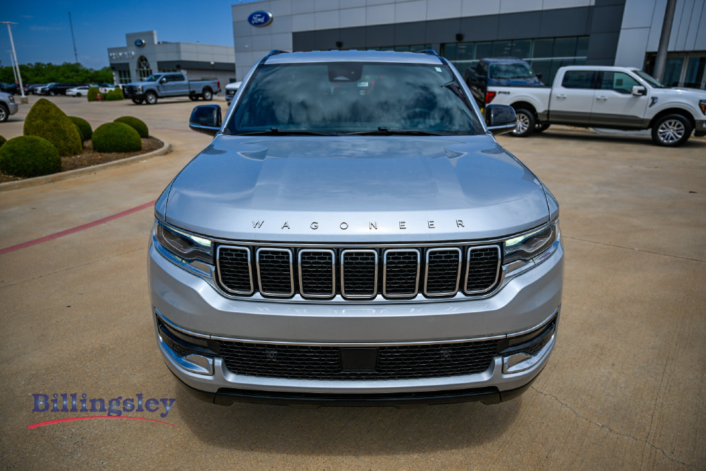 Used 2024 Jeep Wagoneer 4WD image 2