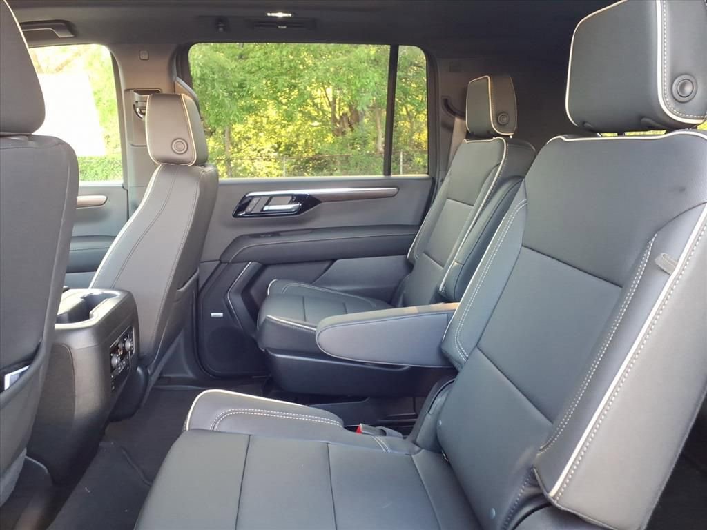 New 2026 Chevrolet Suburban Premier w/ Sun And Tow Package AWD/4WD image 16