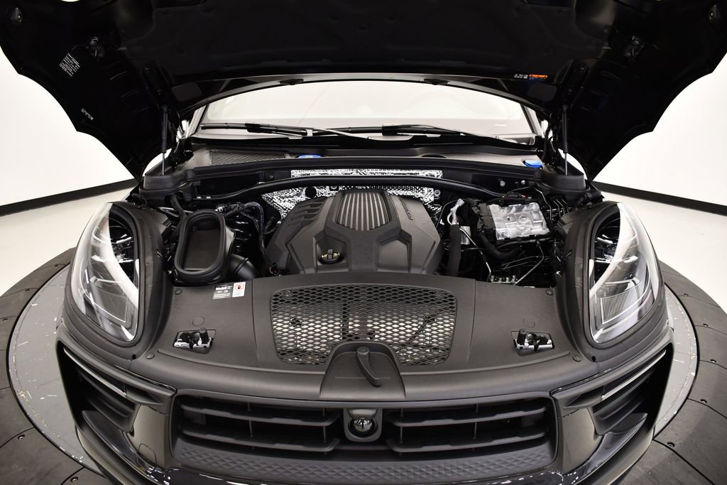 Used 2025 Porsche Macan image 11