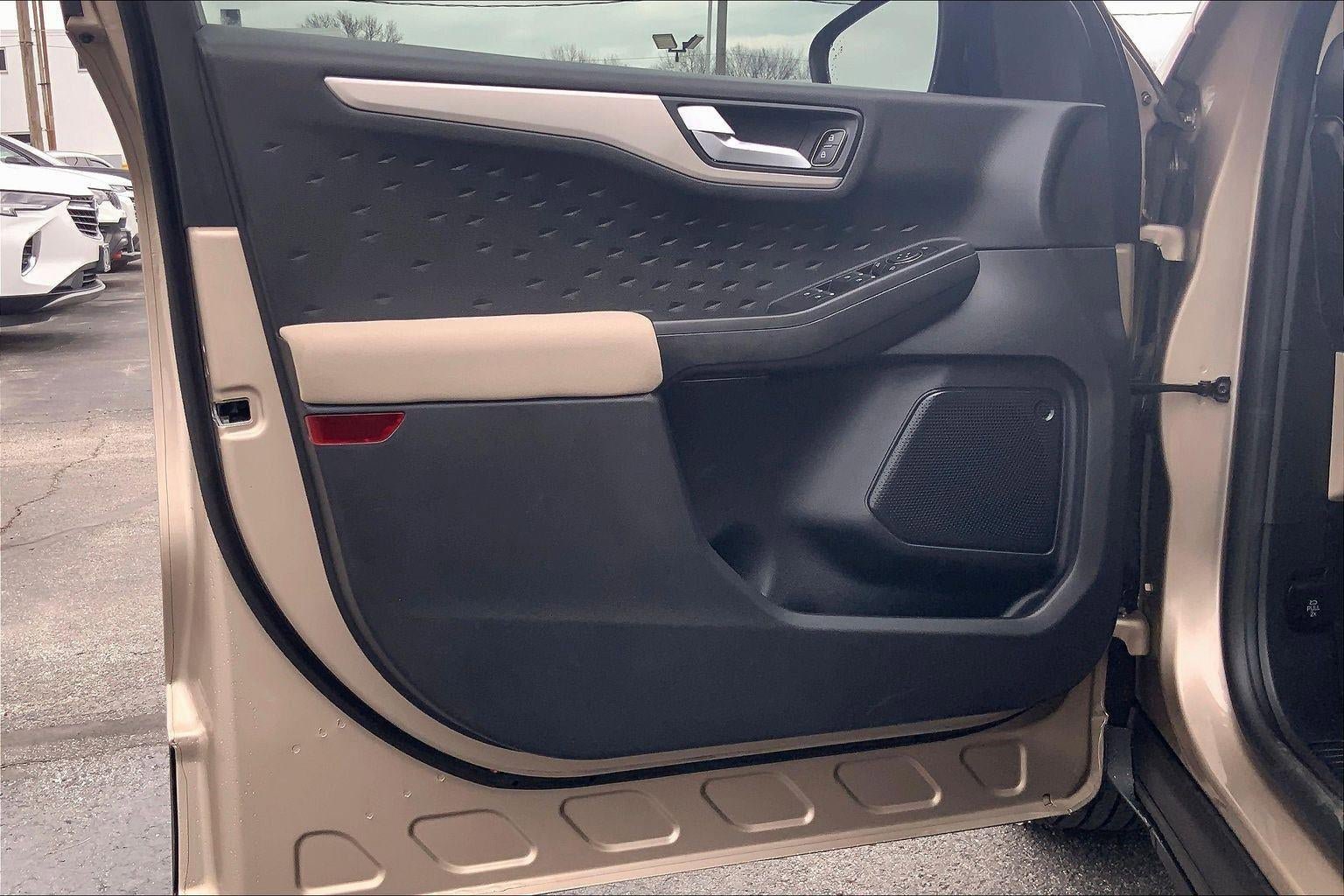 Used 2020 Ford Escape SE image 23