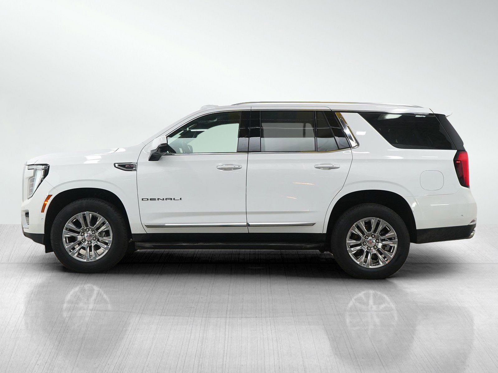 Used 2025 GMC Yukon Denali image 2