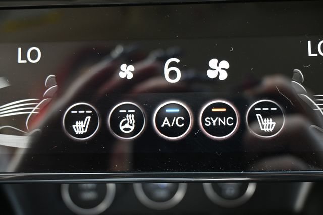 Used 2024 Genesis G70 2.5T AWD/4WD image 31