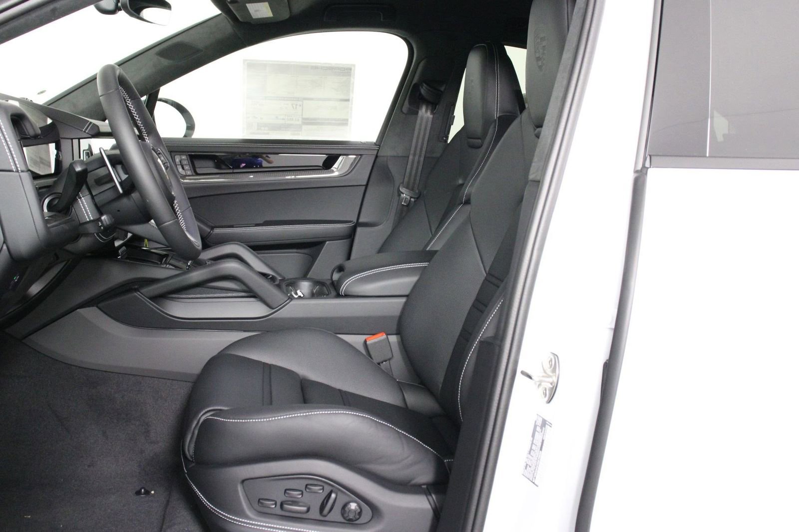 New 2026 Porsche Cayenne Turbo GT image 5