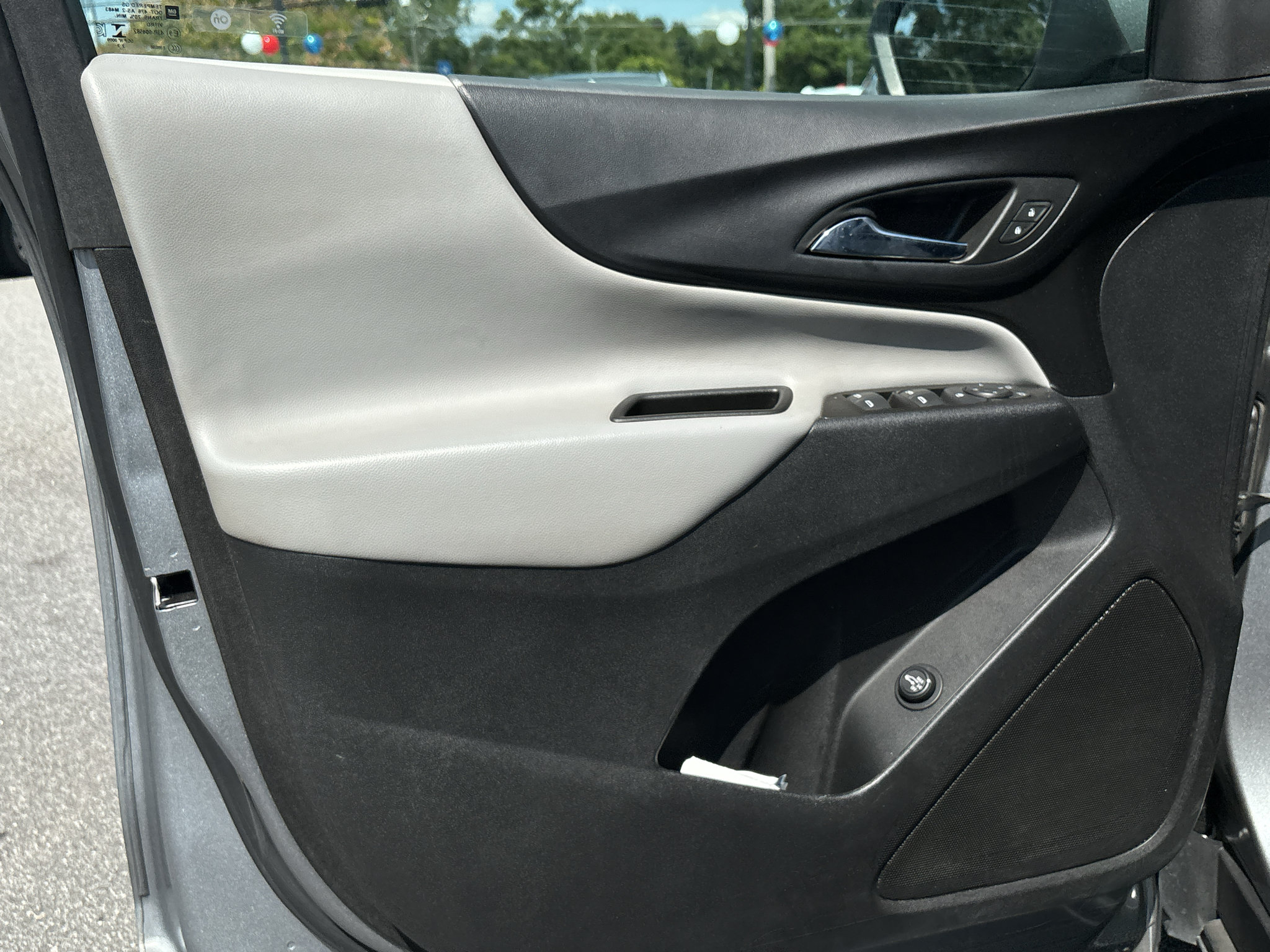 Used 2023 Chevrolet Equinox LT w/ Driver Convenience Package FWD image 16