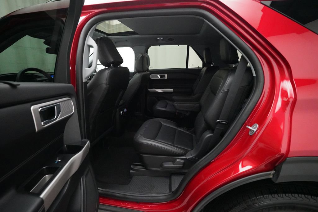 Used 2023 Ford Explorer Limited w/ Equipment Group 301A AWD/4WD image 16