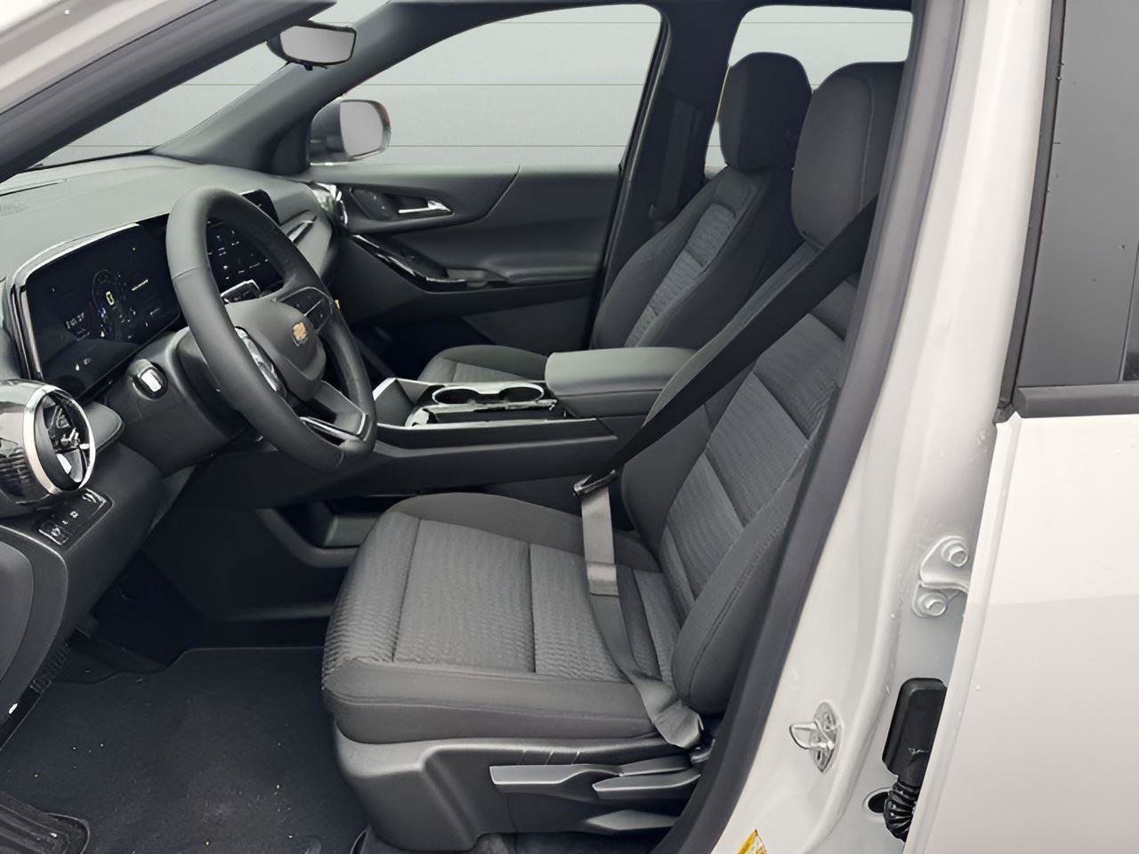 New 2025 Chevrolet Equinox LT w/ Safety and Technology Package image 11