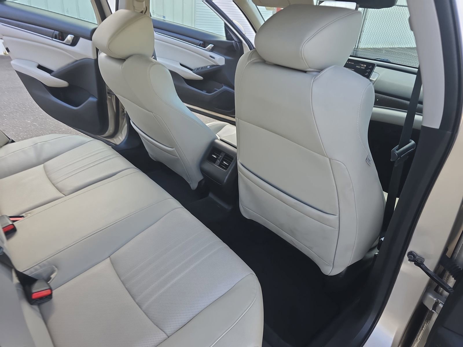 Used 2018 Honda Accord Touring image 15