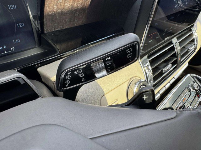 Used 2023 Lincoln Navigator Reserve image 25