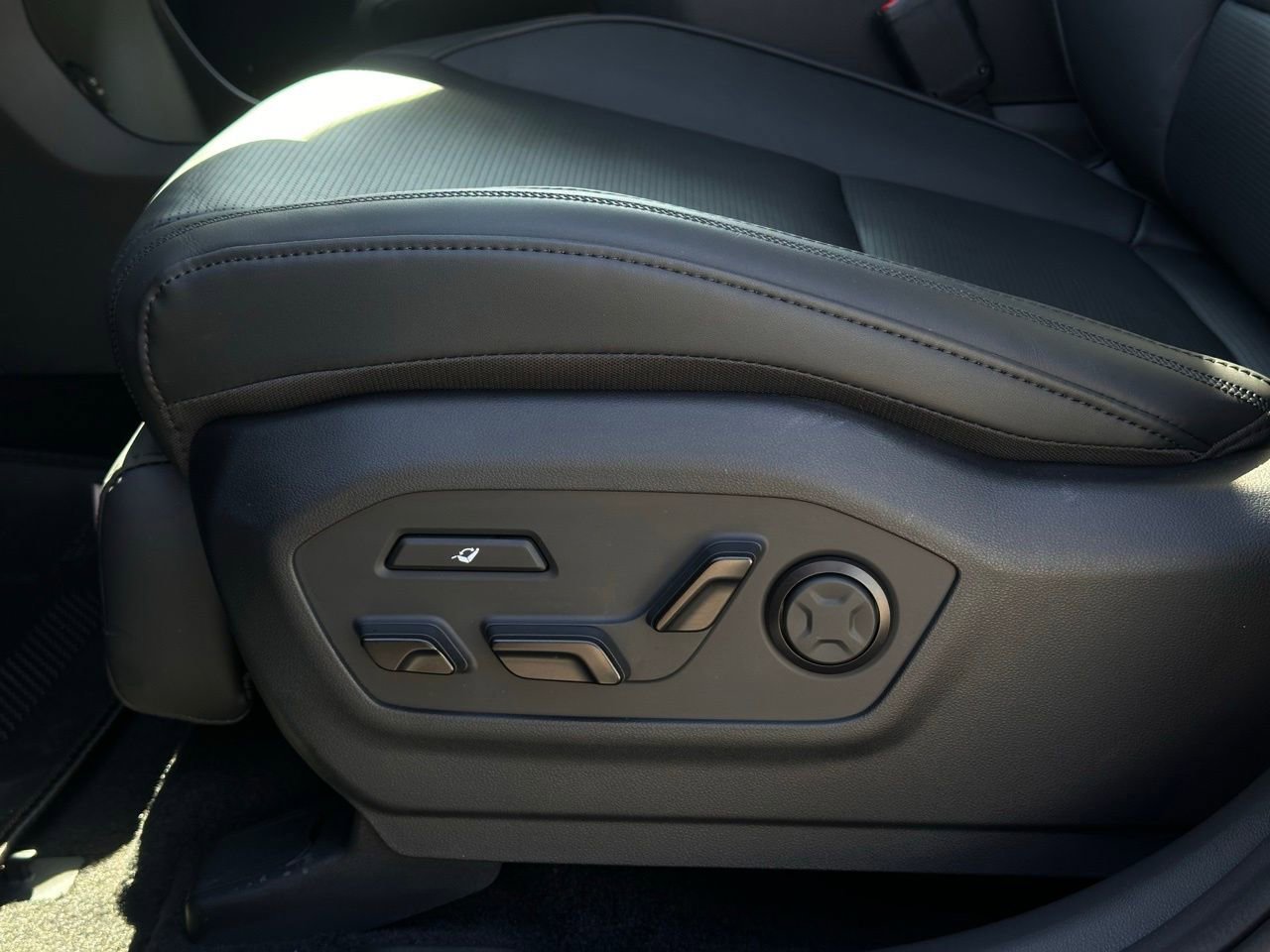 Certified 2026 Hyundai Santa Fe Calligraphy image 28