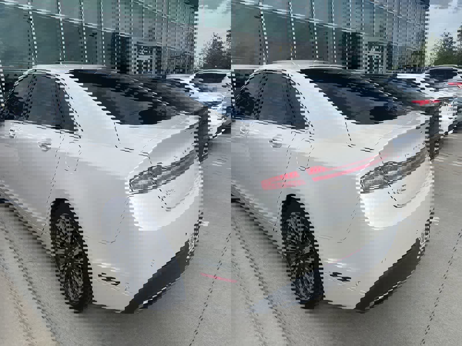 Used 2019 Lincoln MKZ Reserve image 4