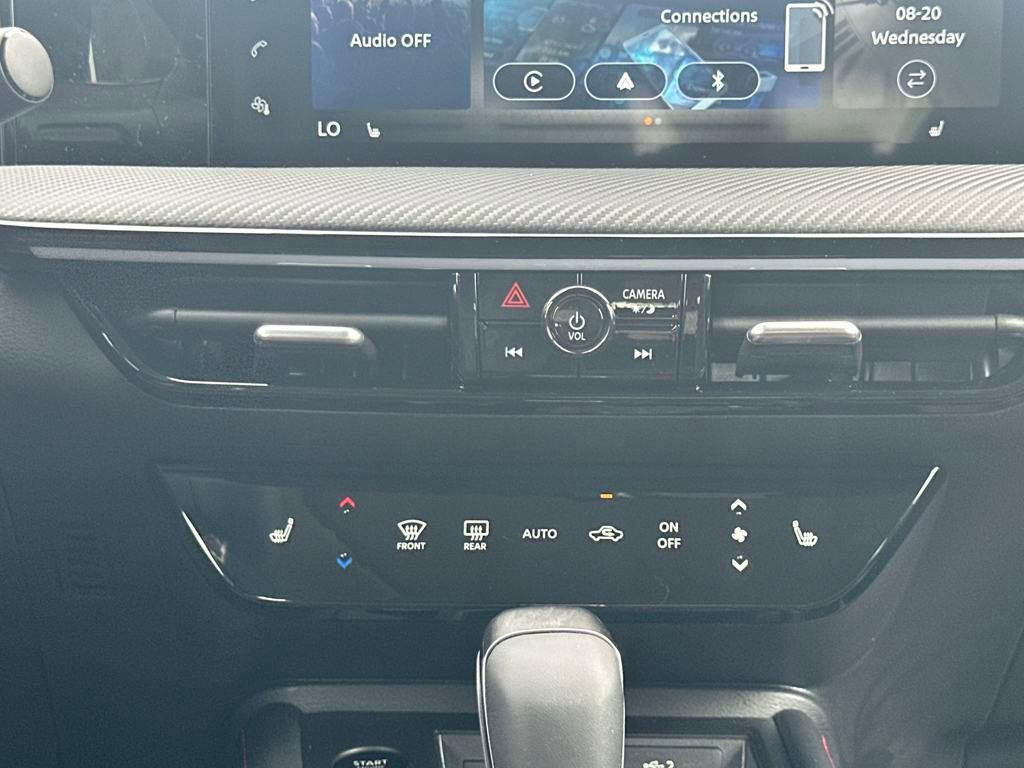 New 2025 Nissan Kicks SR w/ SR Premium Package image 23