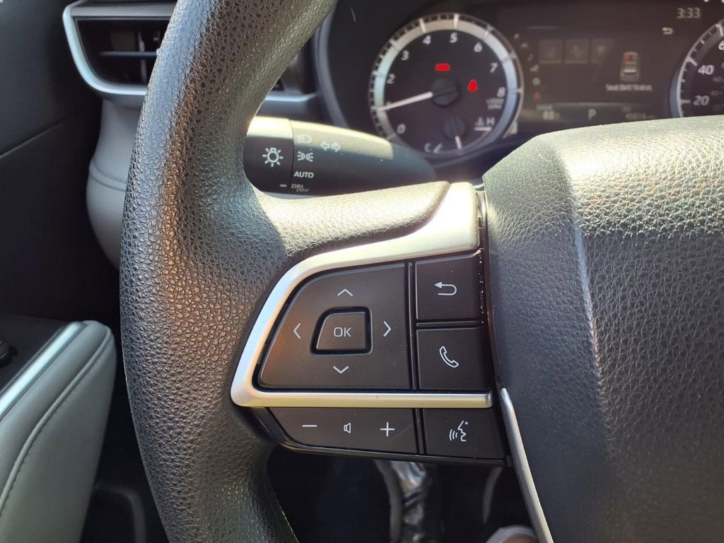 Used 2023 Toyota Highlander L FWD image 13