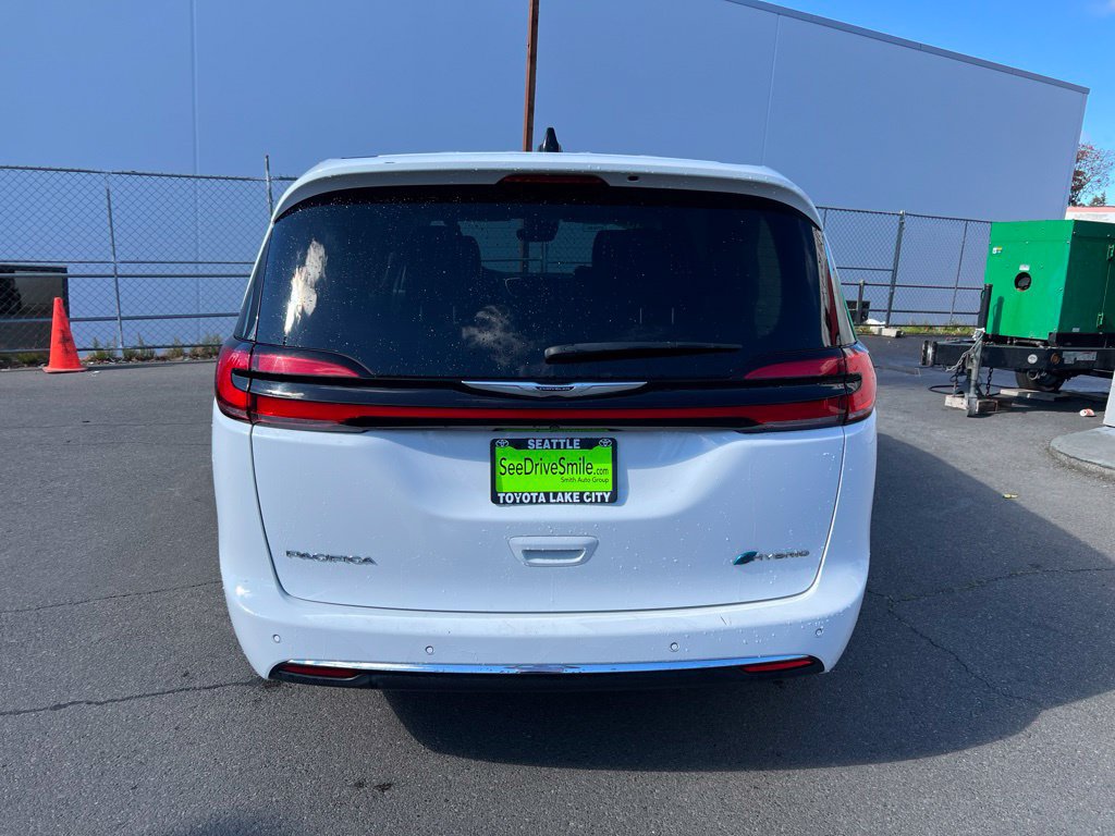 Used 2024 Chrysler Pacifica Limited FWD image 5